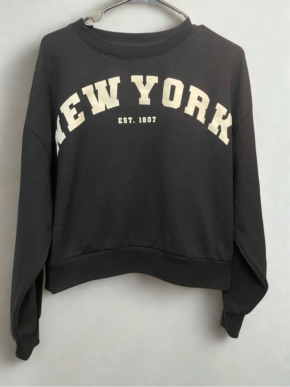 Modern Lux Black Sweatshirt with Cream "New York" Graphic
